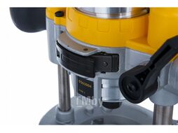 Фрезер электронная регулировка скорости с обратной связью DEWALT D26204K-QS