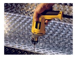 Безударная дрель DEWALT 701 Вт DW217-QS