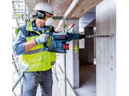 Аккум. перфоратор BOSCH GBH 18V-45 C в чем. (18.0 В, БЕЗ АККУМУЛЯТОРА, 12.5 Дж, вес 8.0 кг,)