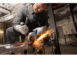 Одноручная углошлифмашина BOSCH GWS 13-125 CIE в кор. (1300 Вт, диск 125х22 мм, вибро, плавный пуск, регул. об.)