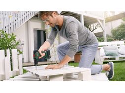 Аккум. дрель-шуруповерт BOSCH UniversalDrill 18V в чем. (18.0 В, 2 акк., 1.5 А/ч Li-Ion, 2 скор., 30 Нм, шурупы до 8 мм)