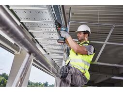 Аккум. ударный гайковерт BOSCH GDX 18V-200 C L-BOXX (18.0 В, 2 акк., 5.0 А/ч Li-Ion, посадочн. квадрат 1/2, внутр. шестигр. 1/4 ", 200 Нм, вес 1.7 кг)