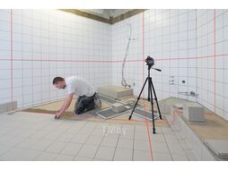 Нивелир лазерный линейный BOSCH GLL 3-80 в чем. (проекция: 3 плоскости 360, до 120 м, +/- 0.20 мм/м, резьба 1/4, 5/8")