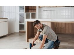 Аккум. ударная дрель-шуруповерт BOSCH GSB 120-LI в чем. (12.0 В, 2 акк., 2.0 А/ч Li-Ion, 2 скор., 28 Нм, шурупы до 7 мм, сверление в металле до 6 мм)