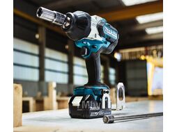 Гайковерт аккумуляторный (18V / 2*5,0Ah / 1050Nm 1/2" / MakPac 3) MAKITA DTW1002RTJ