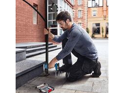 Аккум. дрель-шуруповерт BOSCH GSR 185-LI в чем. (18.0 В, 1 акк., 2.0 А/ч Li-Ion, 2 скор., 50 Нм, шурупы до 10 мм)