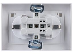 Розетка двойная 2П+З с защ. шт. и крышкой 16А 250В IP44 белая "Таймыр" TDM SQ1814-0076