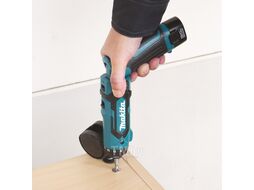 Аккум. шуруповерт MAKITA DF 012 DSE в чем. (7.2 В, 1 акк., 1.5 А/ч Li-Ion, 1 скор., 6 Нм, шурупы до 6 мм)