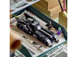 Конструктор LEGO DC Бэтмобиль: Бэтмен против Джокера Чейза (76224) (материал: пластик, рекомендуемый возраст от 8 лет, 438 деталей)