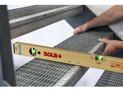 Уровень 1000мм 2 глазка с магнитами AZM 100 (SOLA)