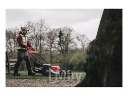 Аккумуляторная самоходная газонокосилка M18F2LM53-122 MILWAUKEE 4933479585