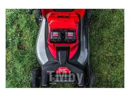 Аккумуляторная самоходная газонокосилка M18F2LM53-122 MILWAUKEE 4933479585