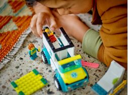 Конструктор Lego City Скорая помощь и сноубордист / 60403
