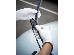 Щетка стеклоочистителя бескаркас SILICONE 600мм (24 ) 5 адаптеров AIRLINE AWBBS011