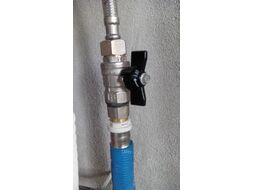 Подводка гибкая для воды иголка м10 длинная - гайка 1/2 50 см в ПВХ оплетке AV Engineering