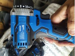 Аккум. дрель-шуруповерт BULL SR 1803 в чем. (18.0 В, 2 акк., 2.0 А/ч Li-Ion, 2 скор., 50 Нм, шурупы до 10 мм)