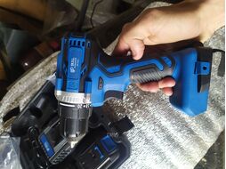 Аккум. дрель-шуруповерт BULL SR 1803 в чем. (18.0 В, 2 акк., 2.0 А/ч Li-Ion, 2 скор., 50 Нм, шурупы до 10 мм)