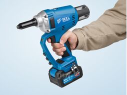 Аккум. заклепочный пистолет CRG 1018 в кор. XLTpro SOLO, БЕСЩЕТ., 25 мм, 10000 Н (2.4, 3.2, 4.0, 4.8 мм, вытяжные, подсветка) BULL 1304593
