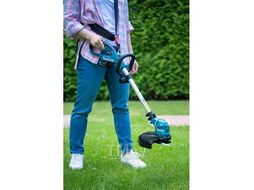Триммер аккум. MAKITA UR 100 DWAEX (10.8 В, 2 акк., 2.0 А/ч, Li-Ion, 26 см, с головкой, плавный пуск, вес 3.9 кг)