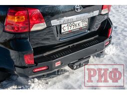 Бампер силовой задний Toyota Land Cruiser 200 2012-2015 с квадратом под фаркоп и фонарями Риф RIF200-22150