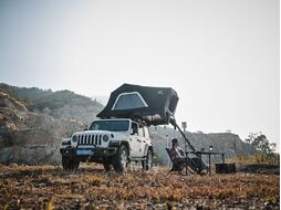 Палатка на крышу автомобиля Voyager 160 Pro Wild Land 900008-0002-0001